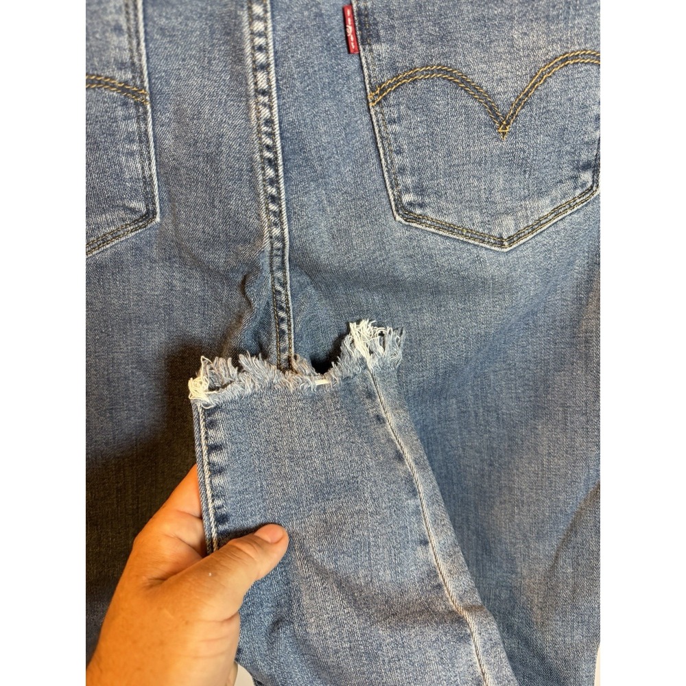 Levi's Women's High Rise Skinny Distressed Jeans Blue Medium Wash Size 10 - Picture 4 of 6